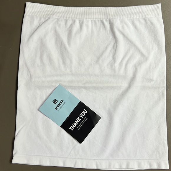 Kurve Medium Length Tube Top with Built-in Shelf Bra, size Medium-Large - Picture 2 of 8